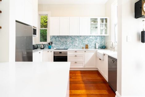 Photo of property in 33 Grove Road, Kelburn, Wellington, 6012