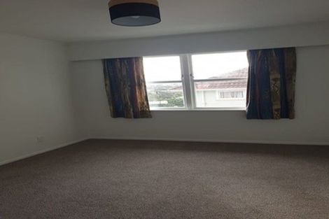 Photo of property in 72 Kenmore Street, Newlands, Wellington, 6037