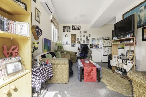 Photo of property in 17 Fitzpatrick Street, Newlands, Wellington, 6037