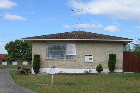 Photo of property in 1/8 Darlington Place, Glendene, Auckland, 0602