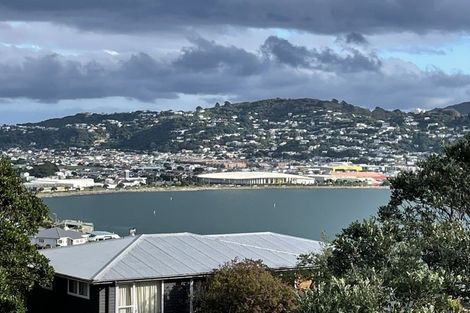Photo of property in 7f1 Rangitane Street, Maupuia, Wellington, 6022