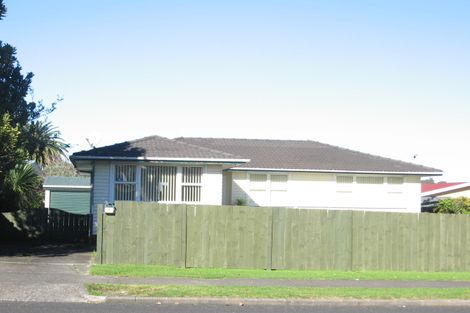Photo of property in 16 Swallow Drive, Manurewa, Auckland, 2102