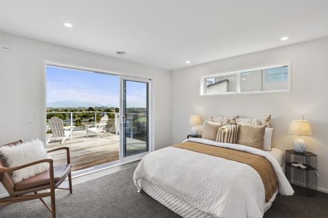 Photo of property in 64 Kakariki Grove, Waikanae, 5036