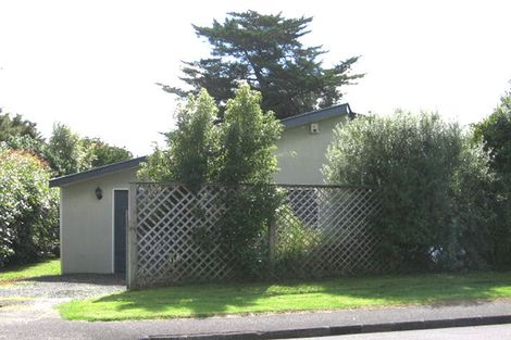 Photo of property in 18 Clinton Avenue, Te Atatu Peninsula, Auckland, 0610