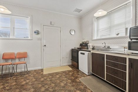 Photo of property in 112 Savage Crescent, West End, Palmerston North, 4412