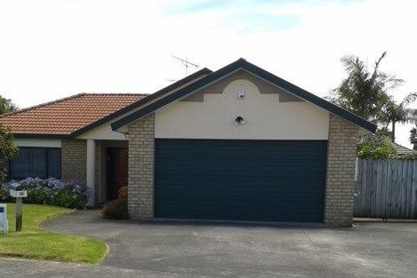 Photo of property in 15 Newry Close, East Tamaki Heights, Auckland, 2016