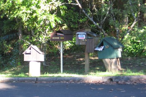 Photo of property in 37 Longfellow Parade, Glen Eden, Auckland, 0604