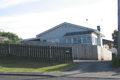 Photo of property in 1/174 Chivalry Road, Glenfield, Auckland, 0629