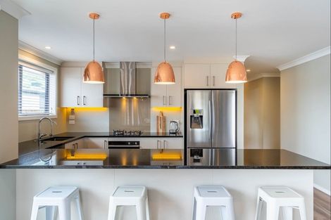 Photo of property in 11 Mahia Lane, Waikanae, 5036