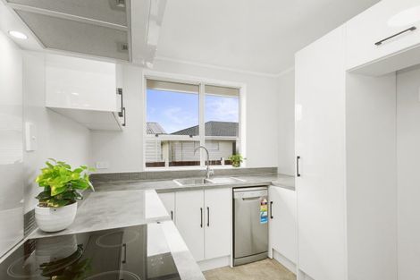 Photo of property in 2/12 Tacoma Drive, Totara Park, Upper Hutt, 5018