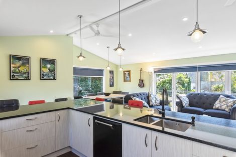 Photo of property in 225 Matai Road, Raumati Beach, Paraparaumu, 5032