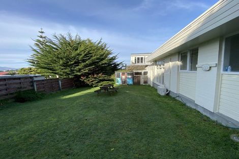 Photo of property in 19 Duchess Place, Maupuia, Wellington, 6022