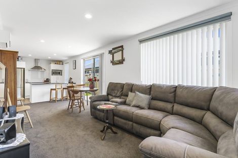 Photo of property in 17 Anchor Crescent, Papamoa, 3118