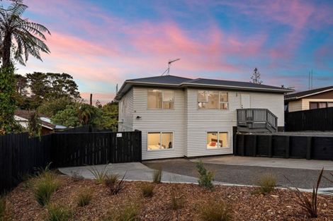 Photo of property in 18 Grassmere Road, Henderson Valley, Auckland, 0612