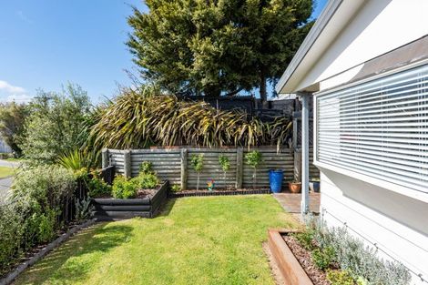 Photo of property in 37 Sunset Street, Hilltop, Taupo, 3330