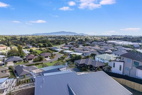 Photo of property in 64 Kakariki Grove, Waikanae, 5036