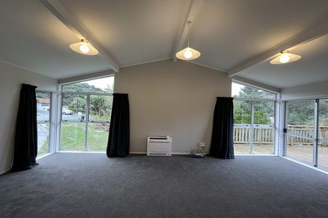 Photo of property in 33 Woolwich Close, Whitby, Porirua, 5024