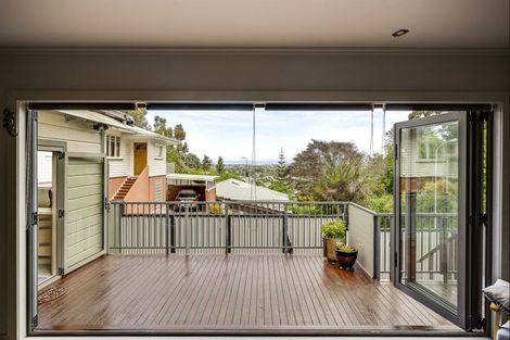 Photo of property in 49 Chaucer Road, Hospital Hill, Napier, 4110