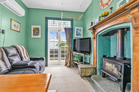 Photo of property in 225 Bridge Street, Eltham, 4322