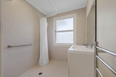 Photo of property in 223 Huatoki Street, Upper Vogeltown, New Plymouth, 4310