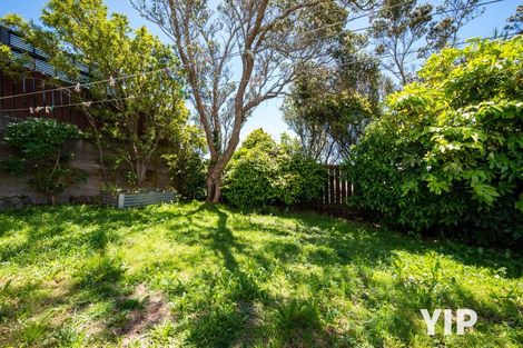 Photo of property in 8 Link Road, Newlands, Wellington, 6037