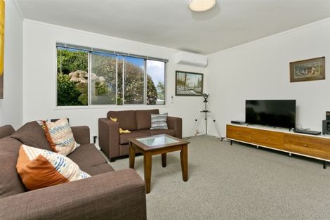 Photo of property in 2/52 Sunnynook Road, Sunnynook, Auckland, 0620