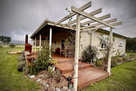 Photo of property in 587 Gladstone Road, Gladstone, Carterton, 5792