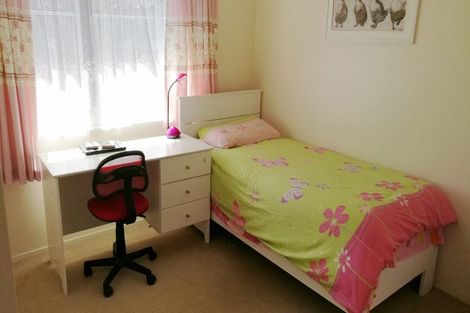 Photo of property in 2/12 Merriefield Avenue, Forrest Hill, Auckland, 0620