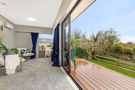 Photo of property in 10 Gemini Place, Kawaha Point, Rotorua, 3010