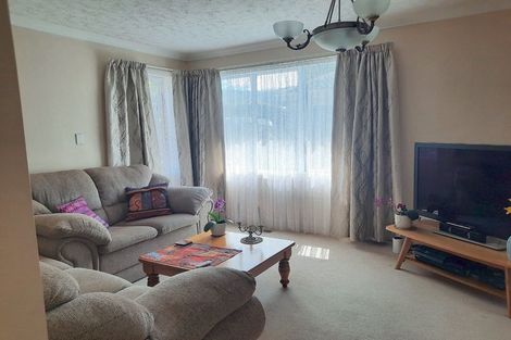 Photo of property in 12 Mangaroa Hill Road, Maoribank, Upper Hutt, 5018