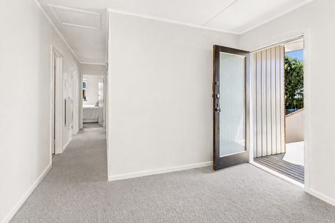 Photo of property in 6 Carlton Terrace, Westown, New Plymouth, 4310