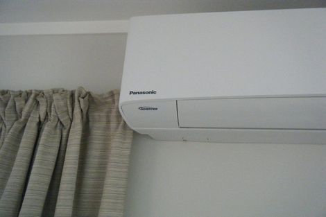 Photo of property in 31 Solar Road, Glen Eden, Auckland, 0602