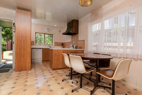 Photo of property in 11 Kingdale Road, Henderson, Auckland, 0610