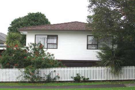 Photo of property in 32 Buscomb Avenue, Henderson, Auckland, 0610