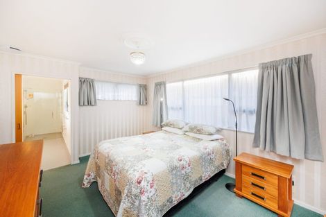 Photo of property in 1 Wincanton Place, Awapuni, Palmerston North, 4412