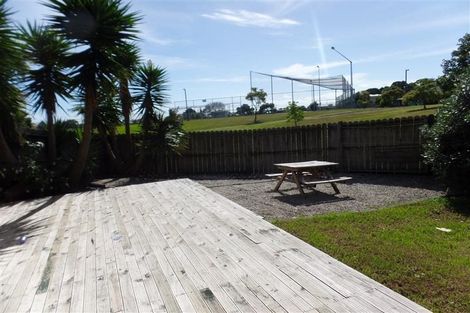 Photo of property in 33 Vanguard Road, Kelston, Auckland, 0602