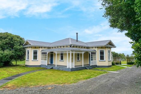 Photo of property in 100 Halcombe Road, Feilding, 4775