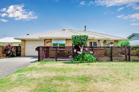 Photo of property in 17 Te Kupe Road, Paraparaumu Beach, Paraparaumu, 5032