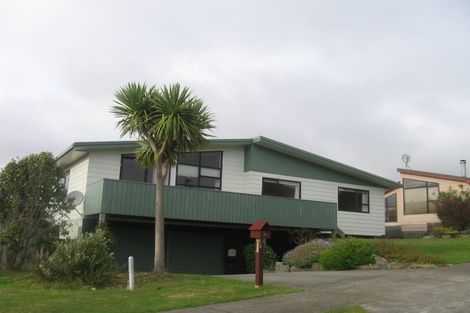 Photo of property in 21 Exploration Way, Whitby, Porirua, 5024