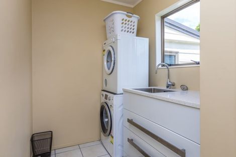 Photo of property in 4 Valley Road, Waiuku, 2123