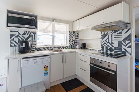 Photo of property in 910 Grove Road, Mayfair, Hastings, 4122