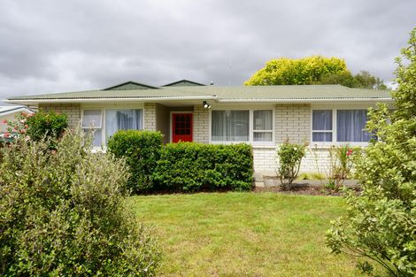 Photo of property in 4 D'urville Place, Kelvin Grove, Palmerston North, 4414