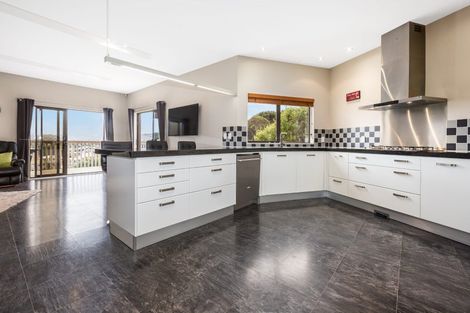 Photo of property in 4 Helm Place, Whitby, Porirua, 5024