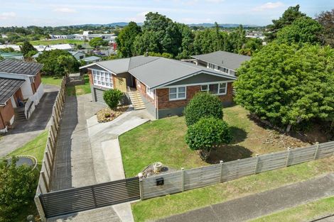Photo of property in 12 Norfolk Rise, Waiuku, 2123