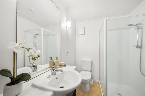Photo of property in Endeavour Apartments, 21/125u Thorndon Quay, Pipitea, Wellington, 6011