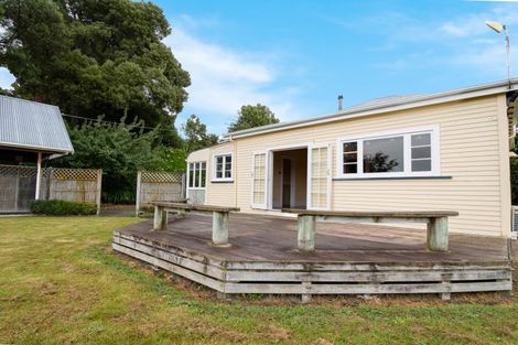 Photo of property in 100 Halcombe Road, Feilding, 4775