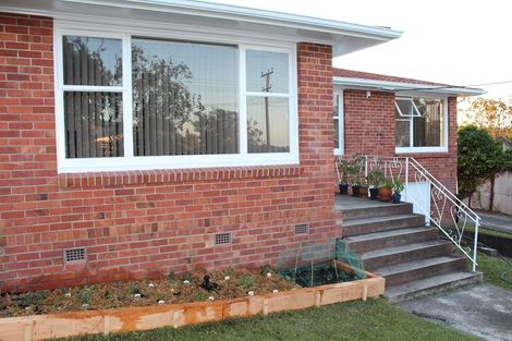 Photo of property in 3a Deuxberry Avenue, Northcote, Auckland, 0627