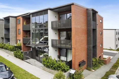 Photo of property in 25 Potter Avenue, Northcote, Auckland, 0627