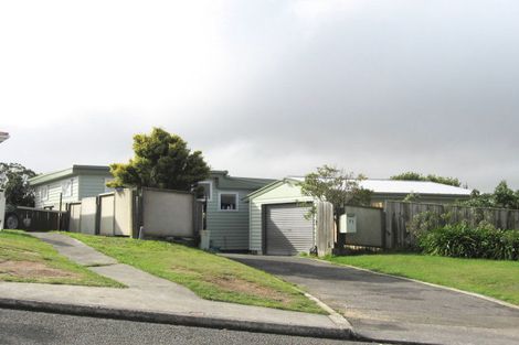 Photo of property in 73 Ruskin Road, Newlands, Wellington, 6037
