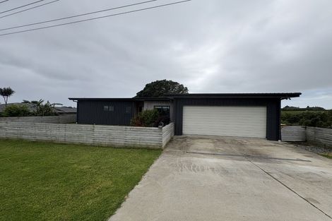 Photo of property in 115 Wairau Road, Oakura, 4314